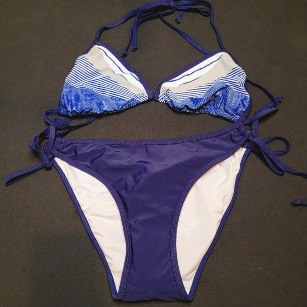 Blue bikini, medium